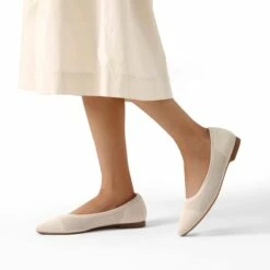 Pointed-Toe Eco-Friendly Flats APRICOT
